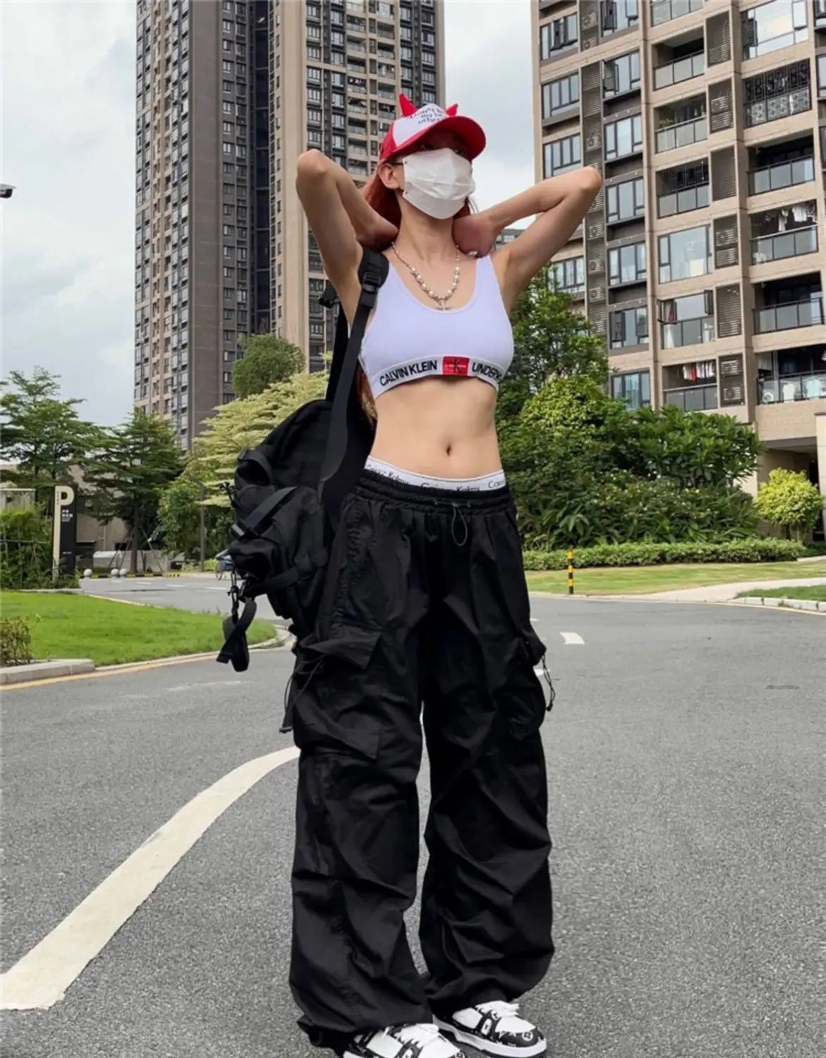 Y2K Black Parachute Cargo Pants – Oversized Wide Leg Streetwear Trousers