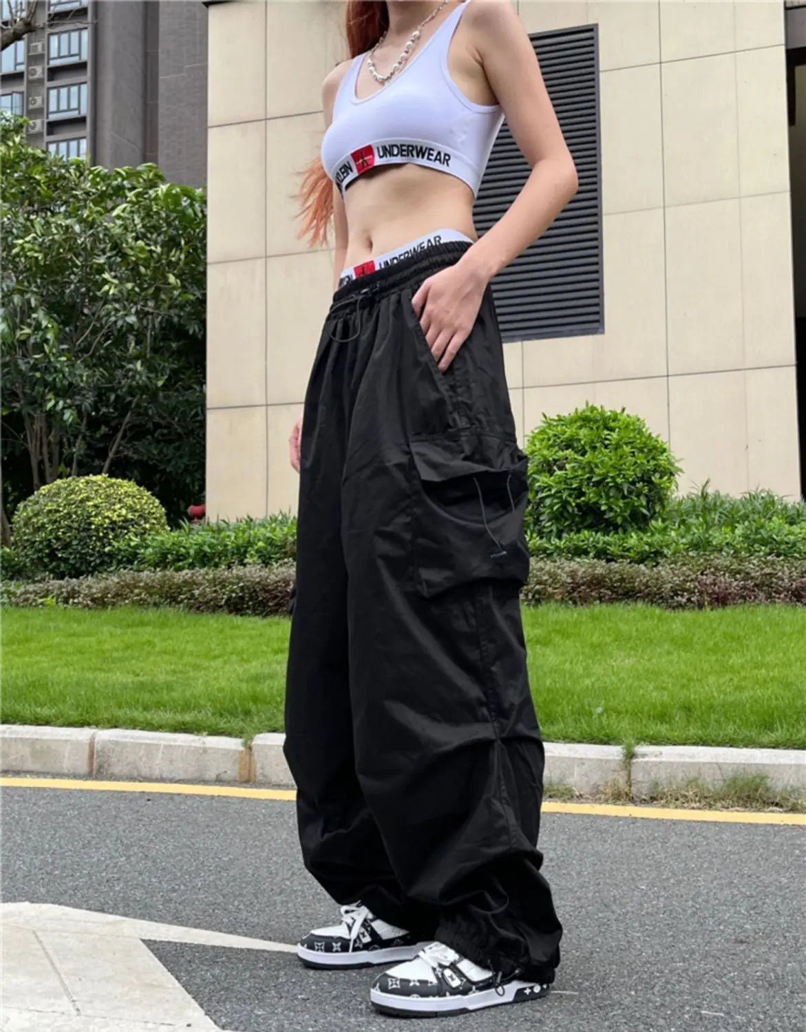 Y2K Black Parachute Cargo Pants – Oversized Wide Leg Streetwear Trousers