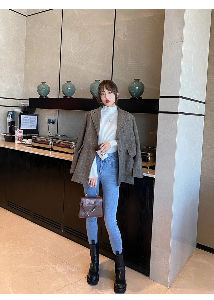 Women’s Minimal Mock Neck Knit Top – Slim Fit Long Sleeve Sweater